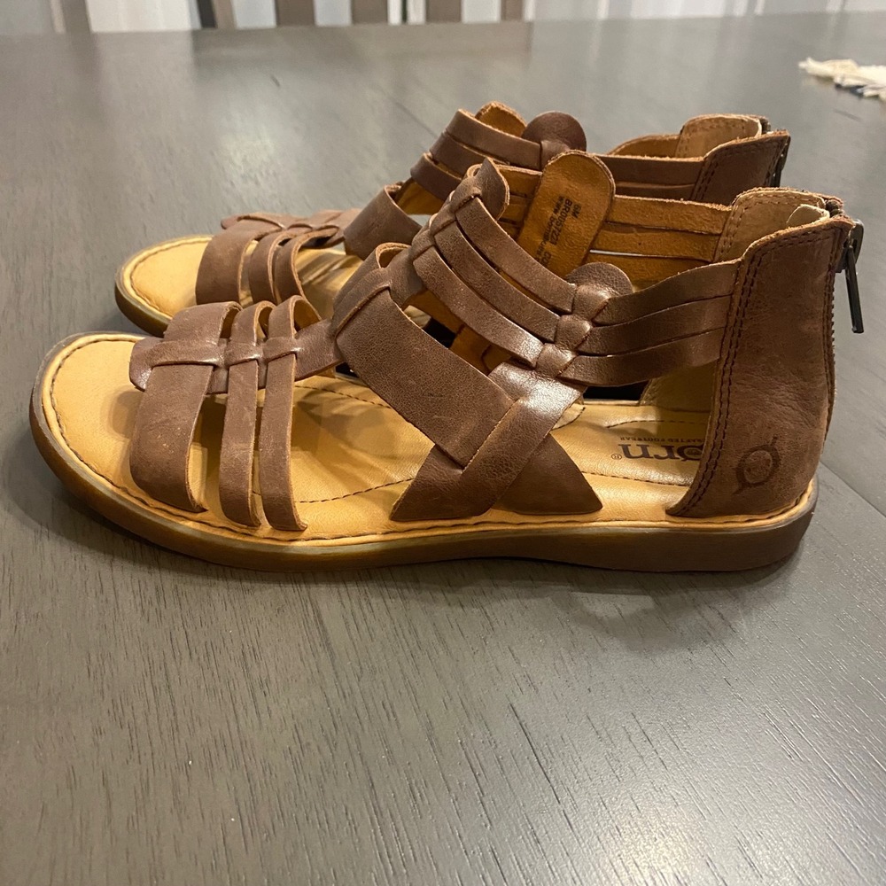 Born Womens 6M Brown Leather Gladiator Sandals Back Zip Flat‎ Caged BR0057223